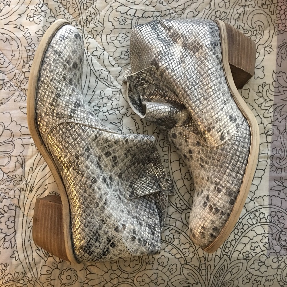 🚫SOLD🚫Snake skin booties